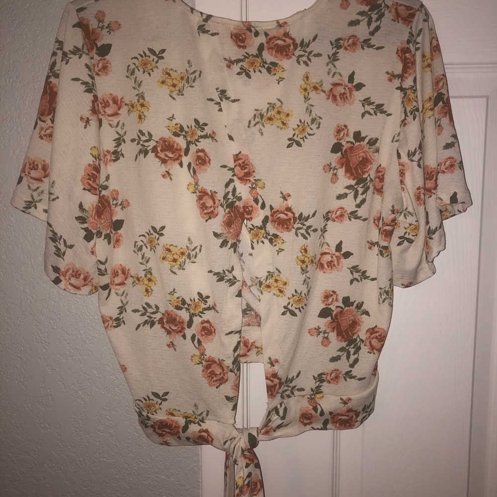 Orange Kiss, large, open back with a tie around the waist, floral pattern